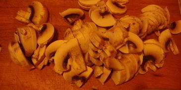 говяжья печень с грибным соусом