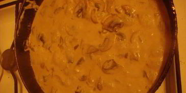 говяжья печень с грибным соусом