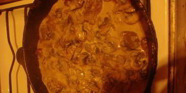 говяжья печень с грибным соусом