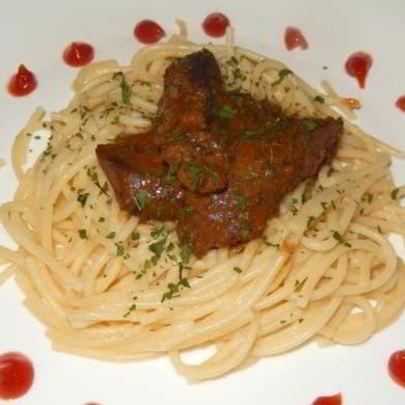 Говяжья печень, тушенная с луком