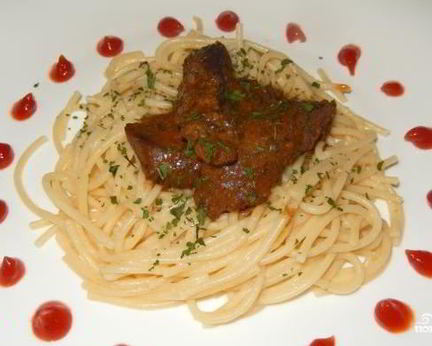 Говяжья печень, тушенная с луком