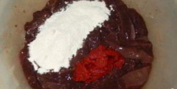 говяжья печень, тушенная с луком