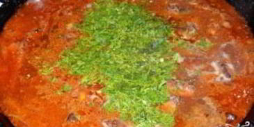 говяжья печень, тушенная с луком