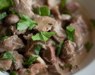 Куриная печень с грибами