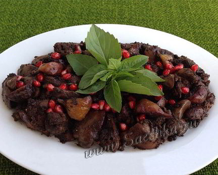 Куриная печень с инжиром и вином