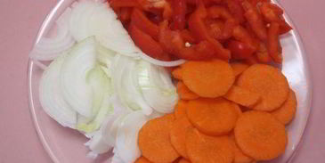 куриная печень с овощами в духовке