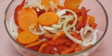 куриная печень с овощами в духовке