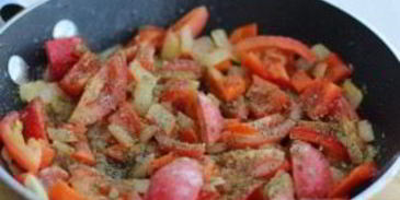 куриная печень с овощами