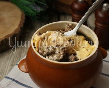 Куриная печень с сыром в горшочке