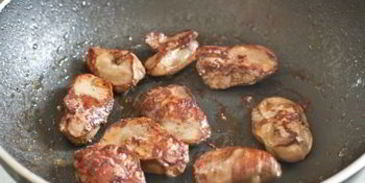 куриная печень со сливочно-горчичным соусом