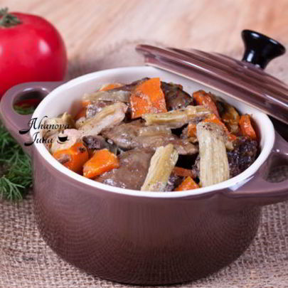 Куриная печень тушеная с ревенем