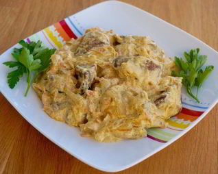 Куриная печень в сметанном соусе