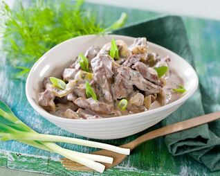 Печень по строгановски с молоком