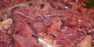 печень с томатной пастой