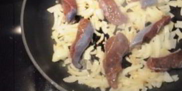 печень, тушенная в сметане