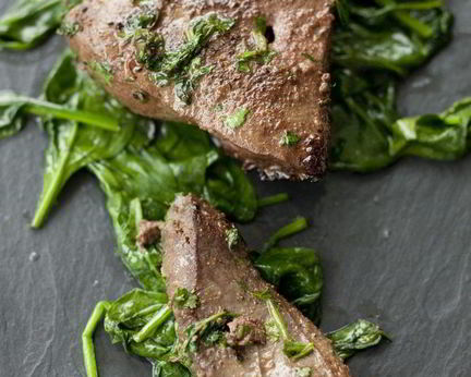 Телячья печень со шпинатом