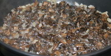 пельмени с сухими грибами и яйцом