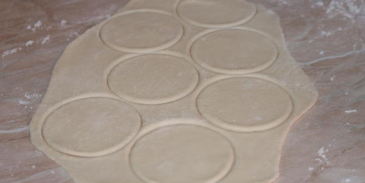 пельмени с сухими грибами и яйцом