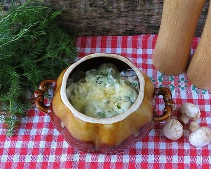 Пельмени в горшочках с грибами