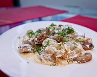 Пельмени в сметане в мультиварке