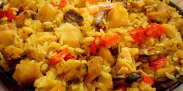 паэлья с курицей, мидиями, гребешком и креветками