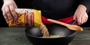 плов из красного и бурого риса с креветками