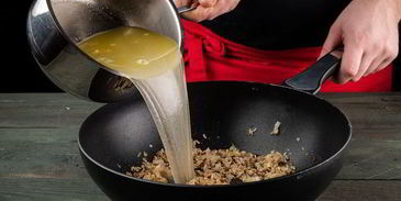 плов из красного и бурого риса с креветками