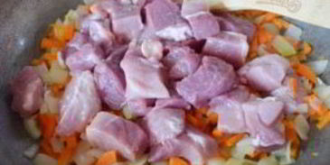 плов на сковороде со свининой