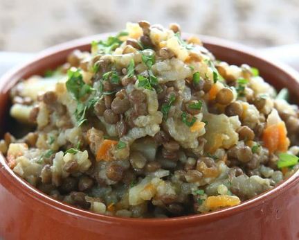 Плов с чечевицей и овощами