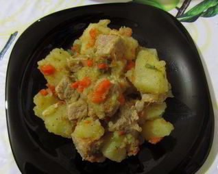Картофельное рагу со свининой