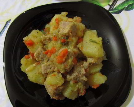 Картофельное рагу со свининой