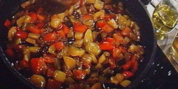 куриное филе с овощным рагу под бальзамическим соусом