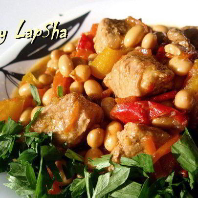 Мясное рагу с соевыми бобами и орегано