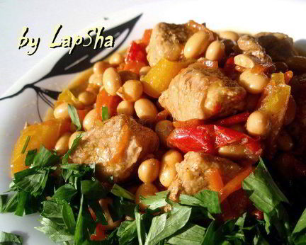Мясное рагу с соевыми бобами и орегано