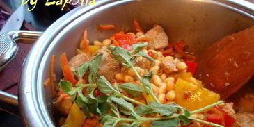 мясное рагу с соевыми бобами и орегано