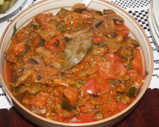 Овощное рагу из кабачков с грибами