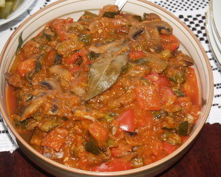 Овощное рагу из кабачков с грибами