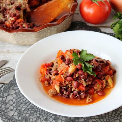 Овощное рагу с фаршем в духовке