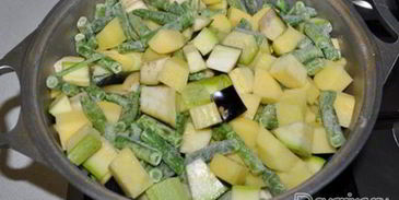 овощное рагу с копчеными ребрышками