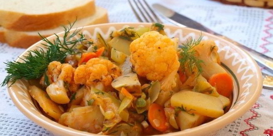 Рецепт овощного рагу с цветной капустой и картошкой