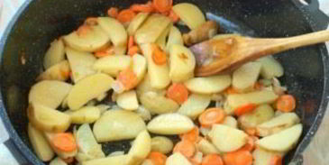 овощное рагу с цветной капустой и картошкой