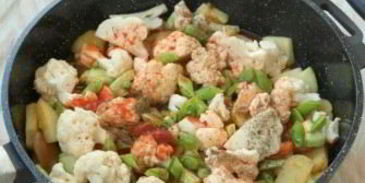 овощное рагу с цветной капустой и картошкой