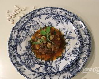 Рагу из белой фасоли с говядиной и травами