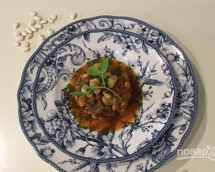 Рагу из белой фасоли с говядиной и травами