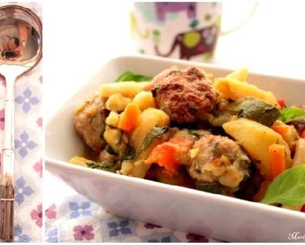 Уютное рагу из овощей и куриных котлеток