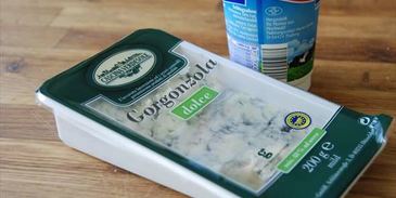 красное ризотто с горгонцоловым соусом