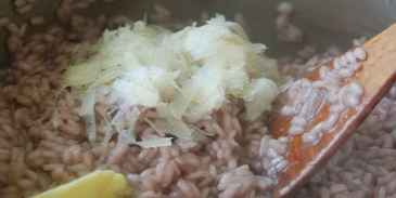 красное ризотто с горгонцоловым соусом