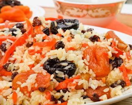 Овощное ризотто с сухофруктами