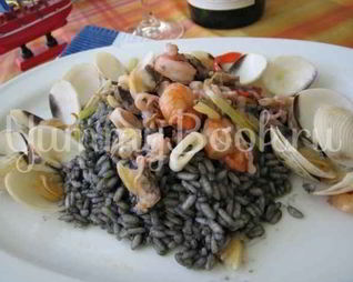 Ризотто черное с дарами моря