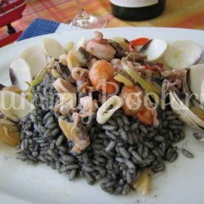 Ризотто черное с дарами моря